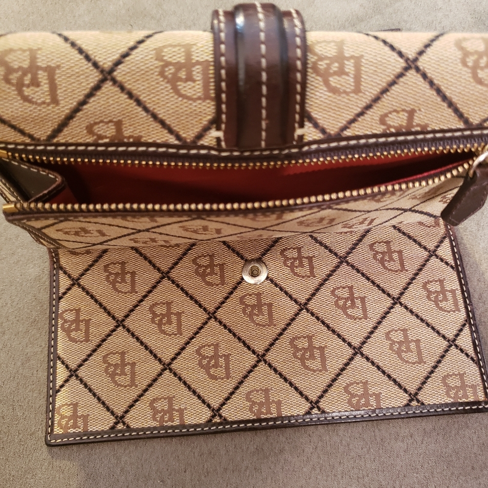 Dooney & Bourke wallet